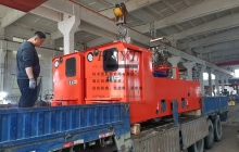 為什么湘潭礦用電機(jī)車運(yùn)行時(shí)出現(xiàn)很大的沖擊故障？