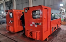 廣西礦用12噸鋰電池電機(jī)車(chē)發(fā)往金屬礦